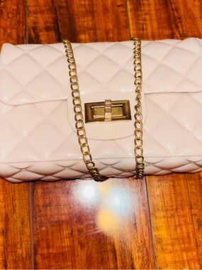 Quilted Cream Chain Strap Shoulder Bag